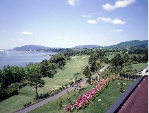 宍道湖を眼下に望む景観美しいゴルフ場です。